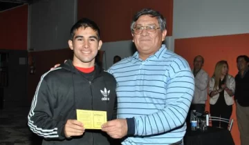 Dieron becas estudiantiles Dieron becas estudiantiles