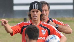 Otra vez, Almeyda dejará en el banco al Chori Domínguez Otra vez, Almeyda dejará en el banco al Chori Domínguez