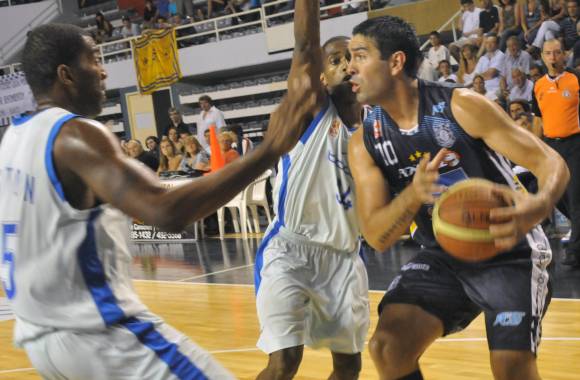 Peñarol y la misión de quedar a un paso Peñarol y la misión de quedar a un paso