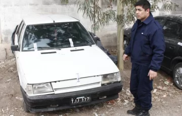 Hallan un vehículo que estaba robado Hallan un vehículo que estaba robado