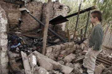 Le dio un botellazo, la pateó y le incendió todo el rancho Le dio un botellazo, la pateó y le incendió todo el rancho