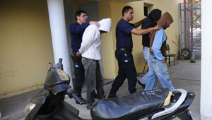 Se vistió de mujer para apresar a 3 asaltantes Se vistió de mujer para apresar a 3 asaltantes