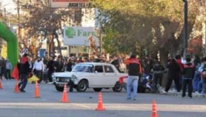 Increíbles imágenes de accidente durante una exhibición de autos Increíbles imágenes de accidente durante una exhibición de autos