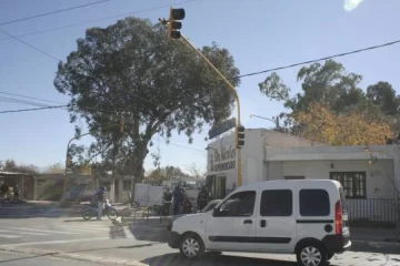 Quejas por semáforos mal ubicados en un cruce de Chimbas Quejas por semáforos mal ubicados en un cruce de Chimbas
