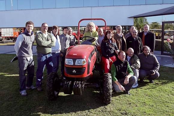 Viñateros de San Juan compran 21 tractores en forma conjunta Viñateros de San Juan compran 21 tractores en forma conjunta