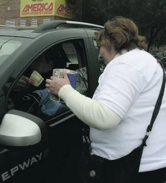 El frío no detuvo la ayuda para los más necesitados El frío no detuvo la ayuda para los más necesitados