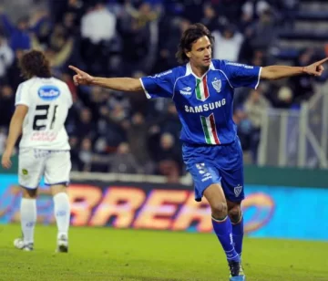 Vélez todavía sueña, Rafaela se hunde Vélez todavía sueña, Rafaela se hunde