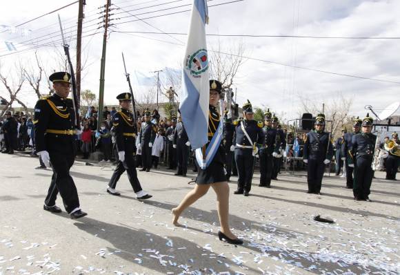 Se le salió un zapato y no dejó de marchar Se le salió un zapato y no dejó de marchar