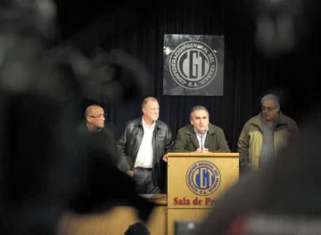 Denuncia a los Moyano y multa a camioneros Denuncia a los Moyano y multa a camioneros