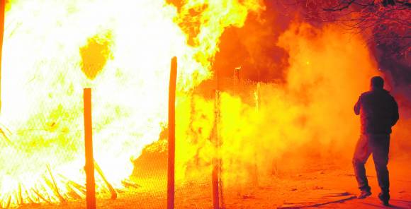 Fogata descontrolada Fogata descontrolada