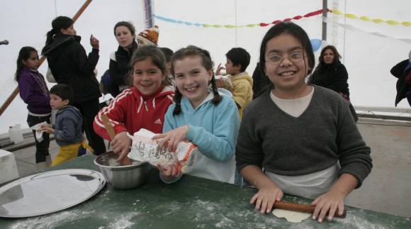 Vuelven a juegos de antaño para diversión de los niños Vuelven a juegos de antaño para diversión de los niños