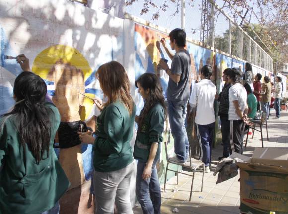 Los murales vs los graffitis Los murales vs los graffitis