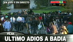 Con mucha emoción, despidieron los restos de Juan Alberto Badía Con mucha emoción, despidieron los restos de Juan Alberto Badía