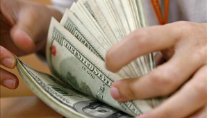 En mayo los depósitos en dólares cayeron en 1.120 millones En mayo los depósitos en dólares cayeron en 1.120 millones