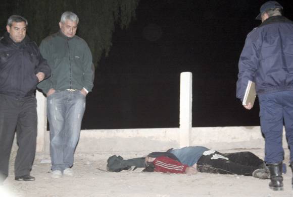 Murió en un canal y creen que fue por sufrir un ataque Murió en un canal y creen que fue por sufrir un ataque