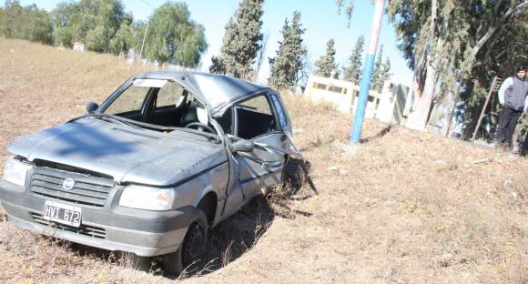 Se estrelló y los que iban a verlo al Hospital Rawson, también chocaron Se estrelló y los que iban a verlo al Hospital Rawson, también chocaron
