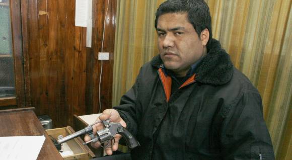 Intentan robar y caen con un revólver Intentan robar y caen con un revólver