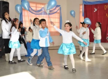 Danzas por la patria en 25 de Mayo Danzas por la patria en 25 de Mayo