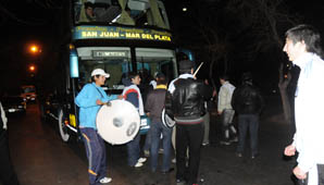 Dirigentes de UTA bloquearon accesos de entrada y salida de micros a la Terminal Dirigentes de UTA bloquearon accesos de entrada y salida de micros a la Terminal