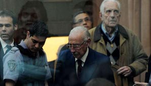 Condenaron a 50 años de cárcel a Jorge Rafael Videla Condenaron a 50 años de cárcel a Jorge Rafael Videla