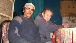 Emotivo reencuentro entre padre e hijo tras 36 años de abandono Emotivo reencuentro entre padre e hijo tras 36 años de abandono