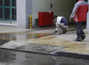 Aguas servidas en pleno centro Aguas servidas en pleno centro