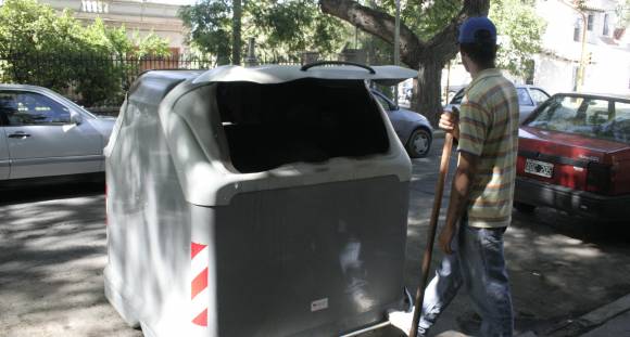 Multarán con hasta $69 mil por destruir contenedores Multarán con hasta $69 mil por destruir contenedores