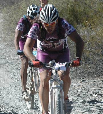 Un viaje en parejas a Nikizanga, ida y vuelta Un viaje en parejas a Nikizanga, ida y vuelta