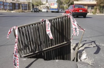 Peligro en el medio de la calle Peligro en el medio de la calle