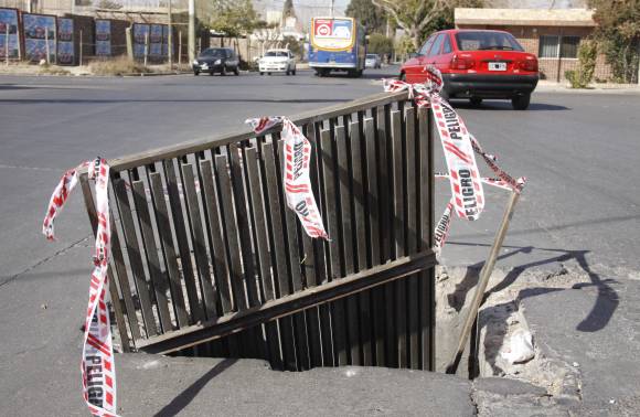Peligro en el medio de la calle Peligro en el medio de la calle