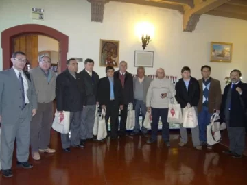 Por negocios un intendente viajó con viñateros a Chile Por negocios un intendente viajó con viñateros a Chile