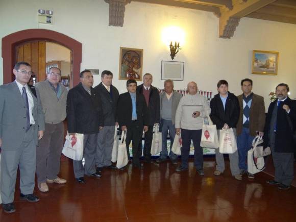 Por negocios un intendente viajó con viñateros a Chile Por negocios un intendente viajó con viñateros a Chile