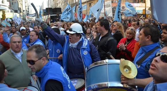 Fuerte paro por el ajuste en Córdoba Fuerte paro por el ajuste en Córdoba