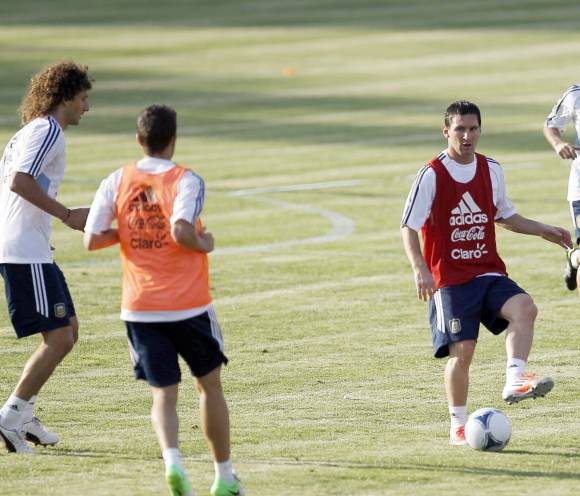 Amistoso y algo más Amistoso y algo más