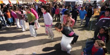 Una fiesta para los niños con juegos tradicionales Una fiesta para los niños con juegos tradicionales