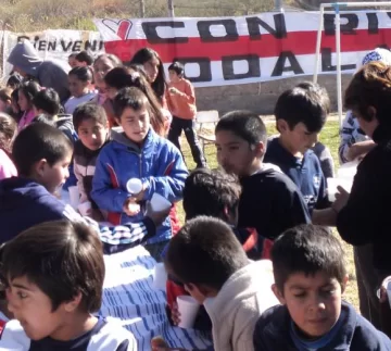 El rojo y blanco le dio color a la solidaridad El rojo y blanco le dio color a la solidaridad