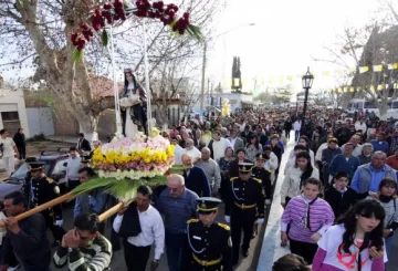 Fe en alza por Santa Rosa Fe en alza por Santa Rosa