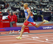 Mirá el desconsolado llanto del atleta Félix Sánchez Mirá el desconsolado llanto del atleta Félix Sánchez