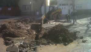 Caos vehicular por un caño roto en Avenida Libertador Caos vehicular por un caño roto en Avenida Libertador