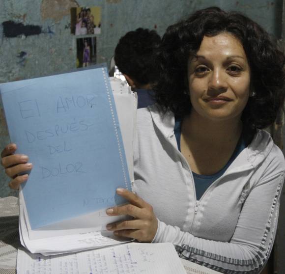 La mujer golpeada que escribió su sufrimiento La mujer golpeada que escribió su sufrimiento