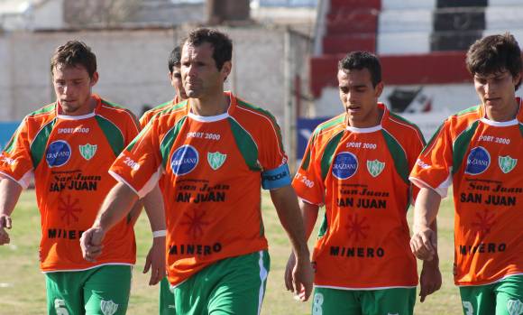 Tres pasos para atrás de Sportivo Tres pasos para atrás de Sportivo