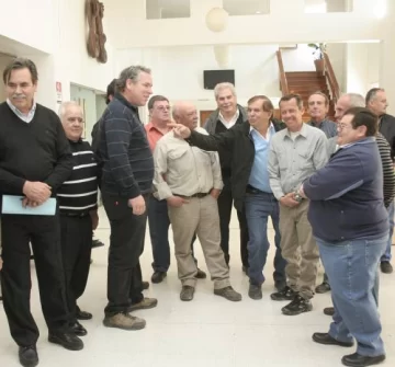 Regantes visitaron a diputados Regantes visitaron a diputados