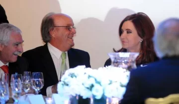CFK descartó devaluar y pidió nueva ley de ART CFK descartó devaluar y pidió nueva ley de ART