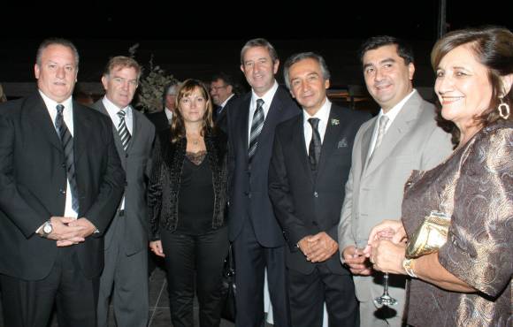 Esperan esta semana a Cobos Esperan esta semana a Cobos