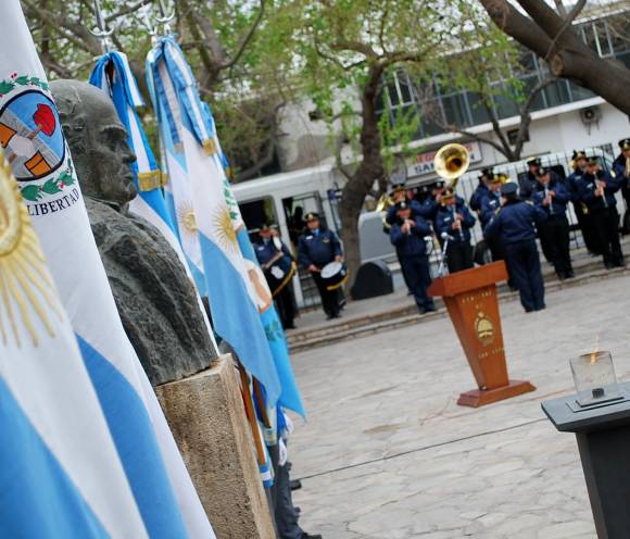 Habrá 200 banderas en el desfile de Sarmiento Habrá 200 banderas en el desfile de Sarmiento