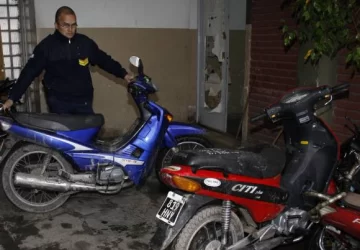 Persecución, tiros, piedras y daños por 2 motos robadas Persecución, tiros, piedras y daños por 2 motos robadas