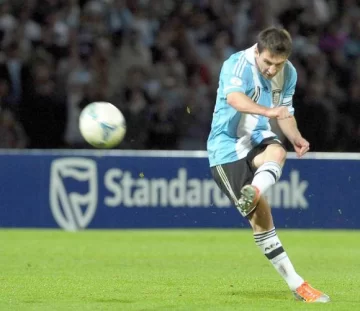 Un tiro libre para agrandar la devoción por el ídolo Un tiro libre para agrandar la devoción por el ídolo