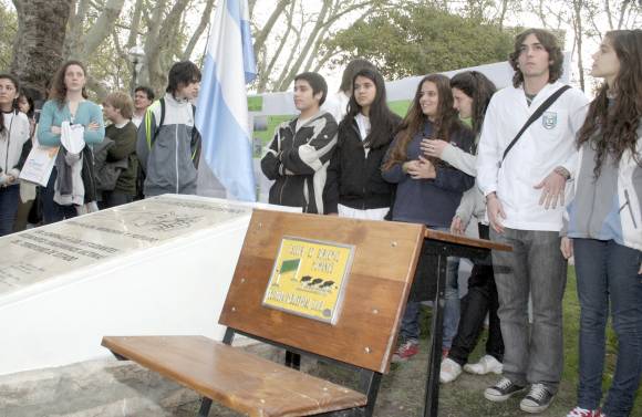 Un pupitre, el símbolo elegido para recordar Un pupitre, el símbolo elegido para recordar