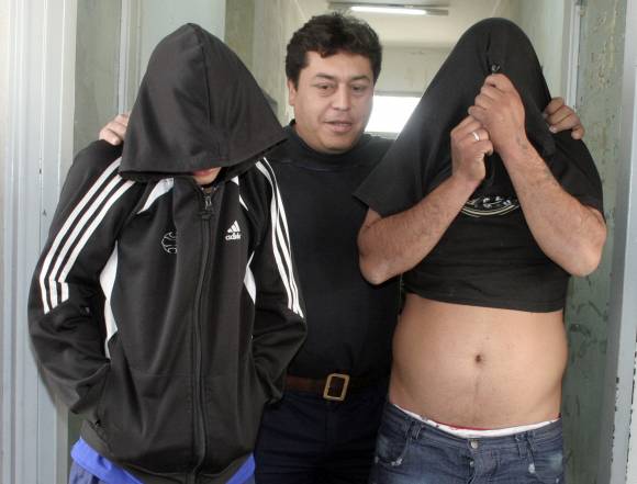 Roban en una casa y los atrapan Roban en una casa y los atrapan