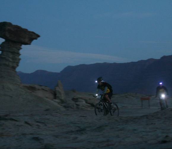 Ischigualasto, un Desafío a la luz de la Luna Ischigualasto, un Desafío a la luz de la Luna
